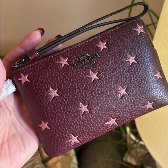Authentic COACH Leather glitter stars wristlet and 2 charms set in box 🎁 - Picture 6 of 9